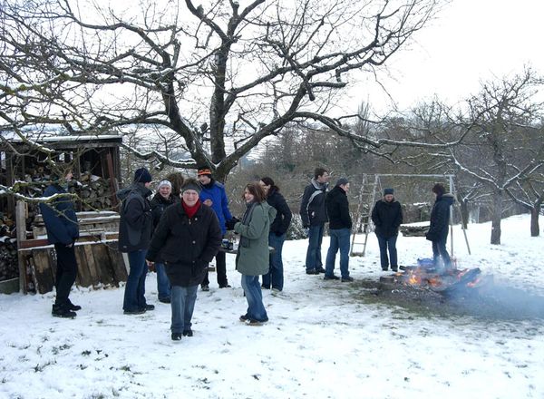 Handballer des SV Illingen machen 2010 Winterwanderung mit Glühweinfest